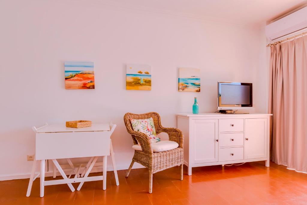 Sunrise Apartment room 4